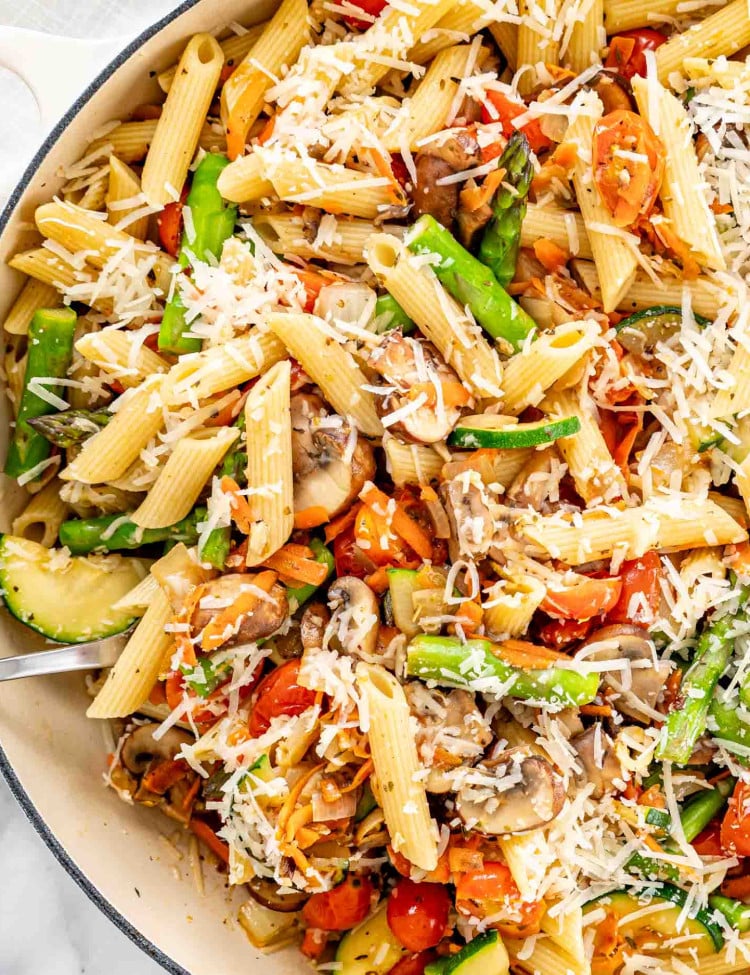 overhead shot of pasta primavera in a pot.